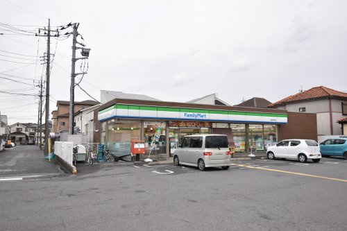 【コンビニエンスストア】ファミリーマート八潮鶴ケ曽根店まで300ｍ