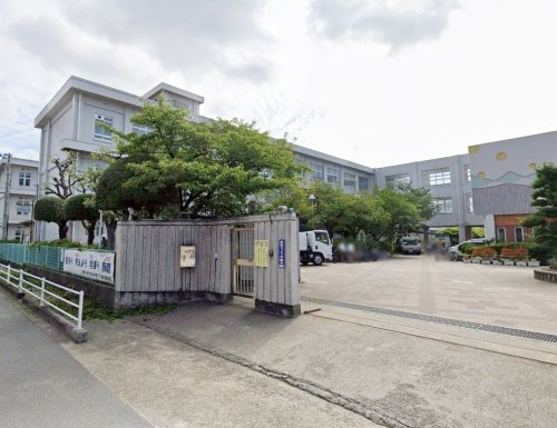 【小学校】姫路市立飾磨小学校まで687ｍ