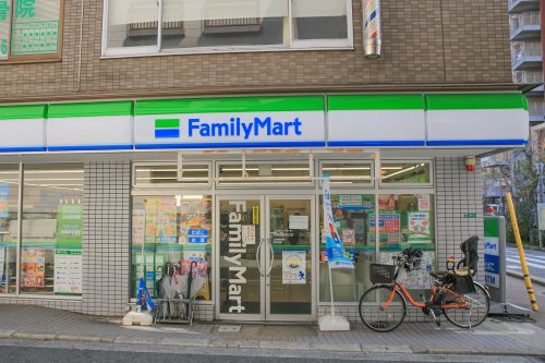【コンビニエンスストア】ファミリーマート　甲東園駅東口店まで550ｍ