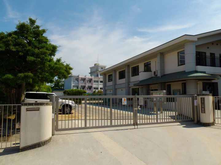 【小学校】黄金山小学校まで616ｍ
