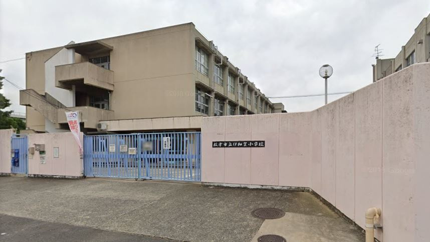 【小学校】枚方市立伊加賀小学校まで727ｍ