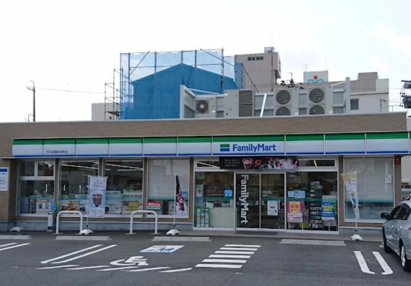 【コンビニエンスストア】ファミリーマート　ぎふ加納新本町店まで779ｍ