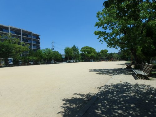 【公園】二見公園まで617ｍ