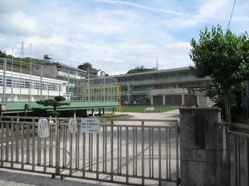 【小学校】警固屋小学校まで1929ｍ