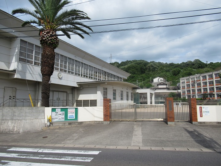 【中学校】警固屋中学校まで2034ｍ