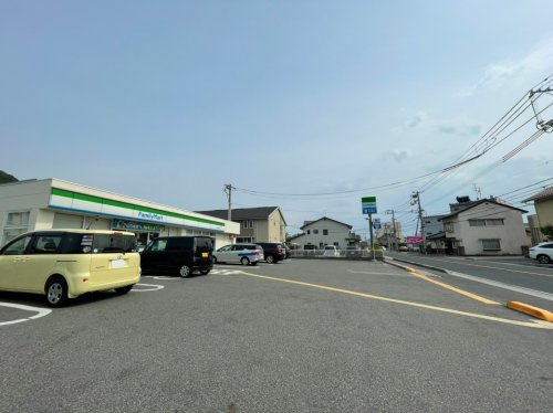 【コンビニエンスストア】ファミリーマート　鳥取大榎町店まで454ｍ