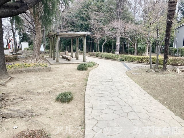 【公園】谷津の森公園まで305ｍ