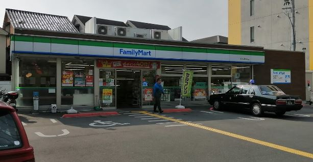 【コンビニエンスストア】ファミリーマート　枚方牧野本町店まで993ｍ