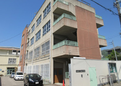 【中学校】石切中学校まで523ｍ