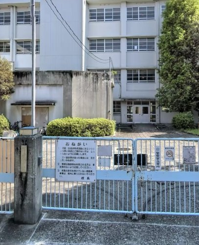 【小学校】尼崎市立浜田小学校まで400ｍ