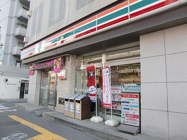 【コンビニエンスストア】セブンイレブン　足立中居郵便局前店まで240ｍ