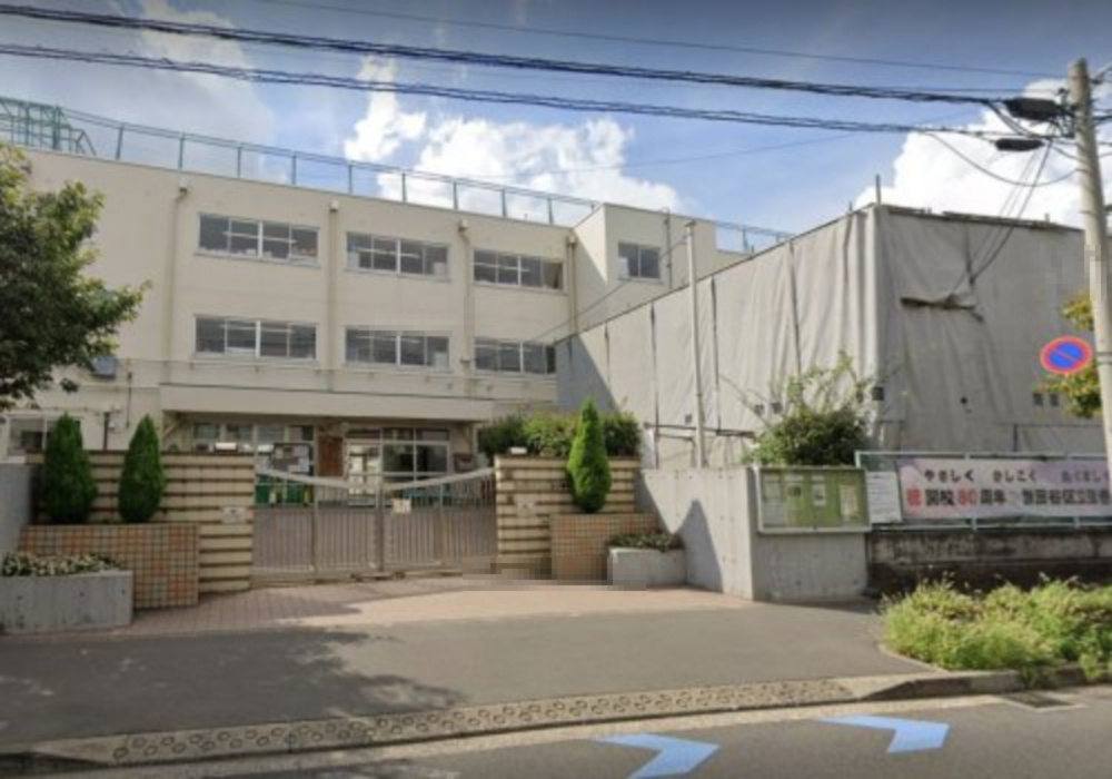 【小学校】弦巻小学校まで507ｍ