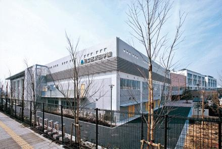【中学校】足立区立新田中学校まで1042ｍ