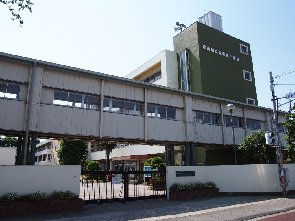 【小学校】流山市立　東深井小学校まで820ｍ