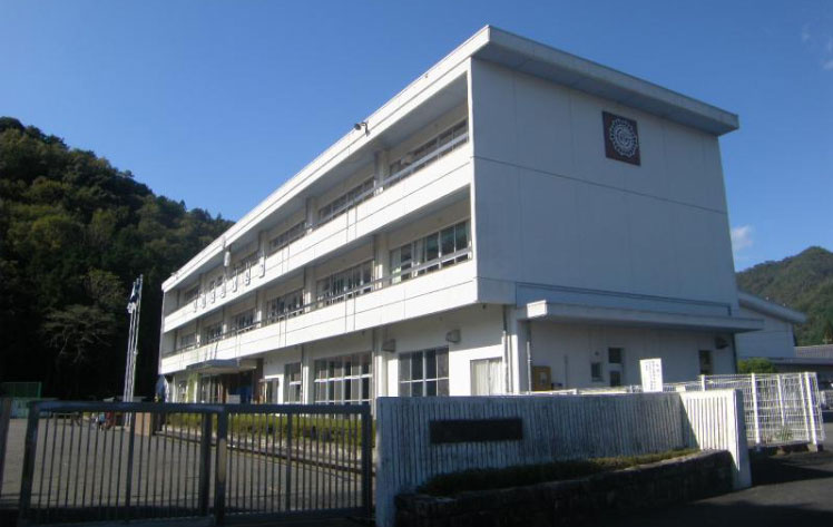【小学校】山県市立伊自良北小学校まで2392ｍ