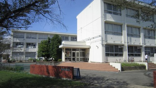 【小学校】関市立桜ケ丘小学校まで410ｍ