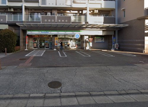 【コンビニエンスストア】ファミリーマート大和下鶴間店まで664ｍ