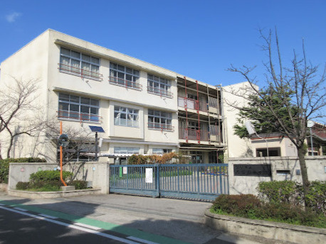 【小学校】西宮市立香櫨園小学校まで513ｍ