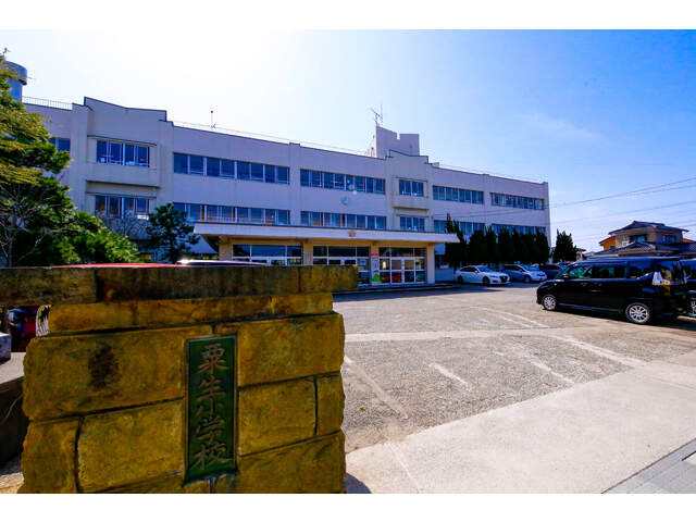 【小学校】粟生小学校まで512ｍ