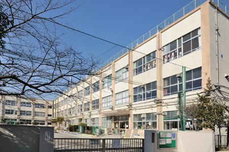 【小学校】足立区立西伊興小学校まで320ｍ