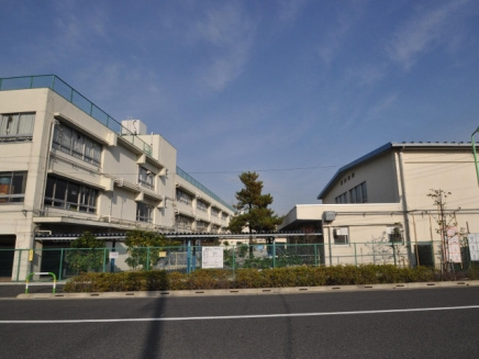 【小学校】世田谷区立喜多見小学校まで124ｍ