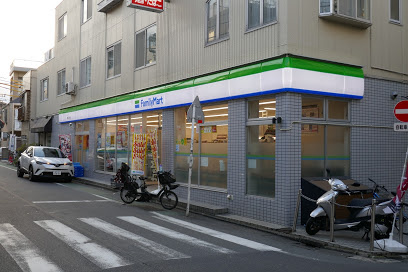 【コンビニエンスストア】ファミリーマート　池尻二丁目店まで171ｍ