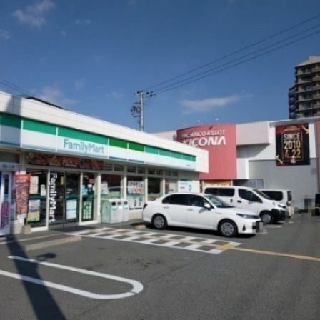 【コンビニエンスストア】ファミリーマート　JR尼崎駅西店まで664ｍ