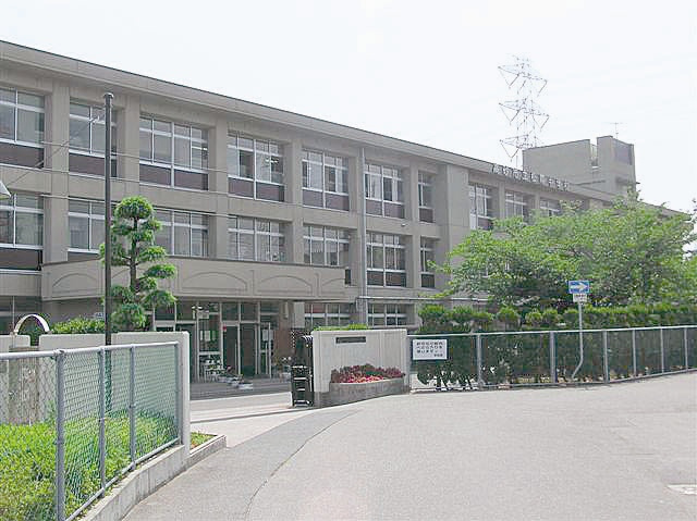 【中学校】松陽中学校まで647ｍ
