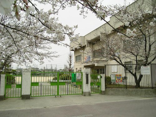 【小学校】八尾市立山本小学校まで546ｍ