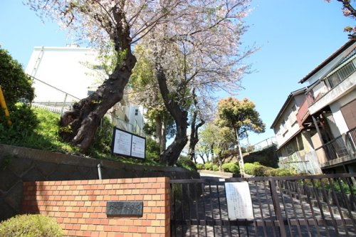 【小学校】横浜市立六つ川小学校まで574ｍ