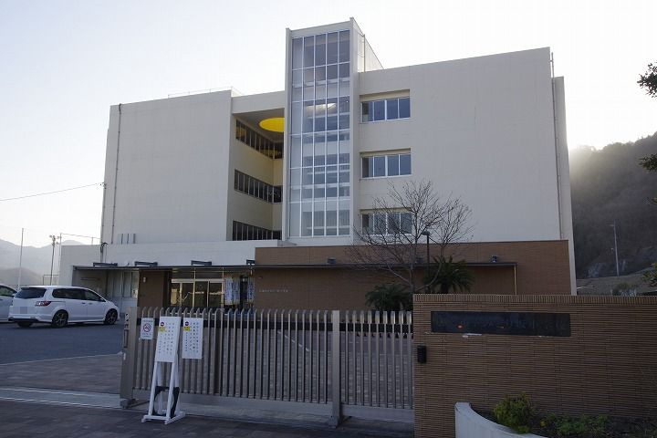 【小学校】みどり坂小学校まで700ｍ