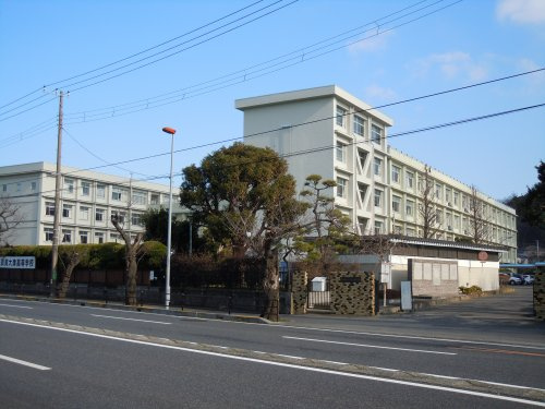 【高校】横須賀大津高等学校まで1674ｍ
