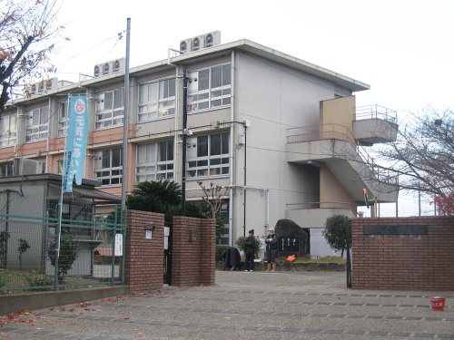 【小学校】枚方市立交北小学校まで800ｍ