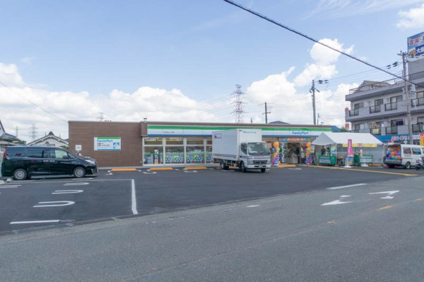 【コンビニエンスストア】ファミリーマート　枚方田口二丁目店まで460ｍ