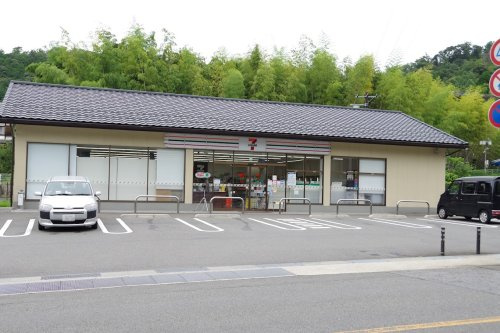 【コンビニエンスストア】セブンイレブン　京都産業大学前店まで526ｍ
