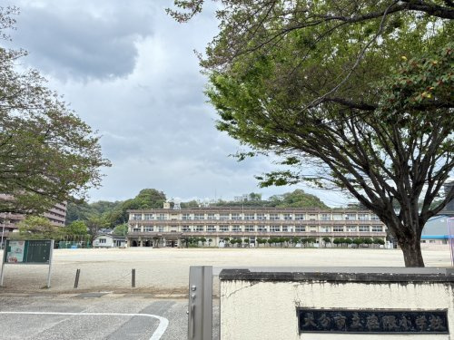 【小学校】大分市立荏隈小学校まで500ｍ