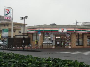 【コンビニエンスストア】セブンイレブン　小作駅西口店まで685ｍ