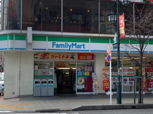 【コンビニエンスストア】ファミリーマート　南越谷一丁目南店まで216ｍ