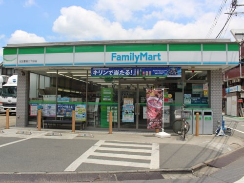 【コンビニエンスストア】ファミリーマート　北区豊島二丁目店まで18ｍ