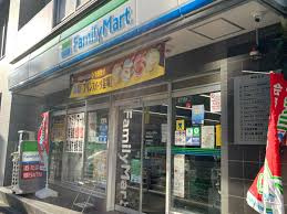 【コンビニエンスストア】ファミリーマート　鶴屋町店まで163ｍ