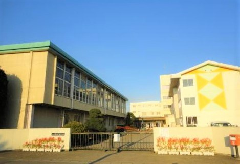 【小学校】牛久市立神谷小学校まで1300ｍ