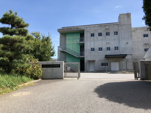 【中学校】守谷市立守谷中学校まで650ｍ