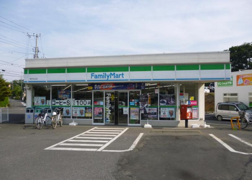 【コンビニエンスストア】ファミリーマート取手白山店まで400ｍ