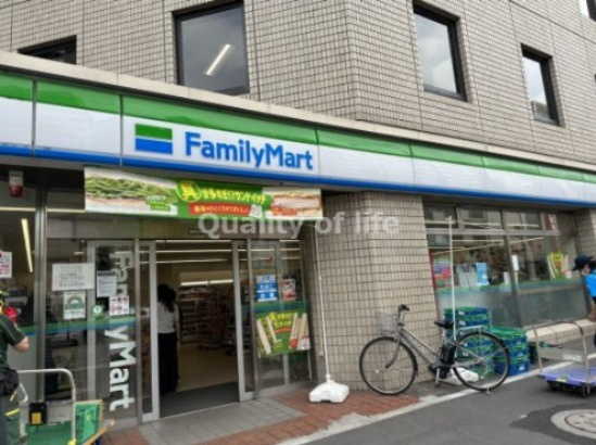 【コンビニエンスストア】ファミリーマート　目黒東山一丁目店まで686ｍ