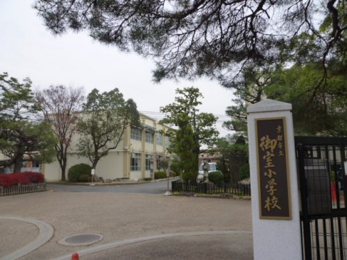 【小学校】京都市立　御室小学校まで606ｍ