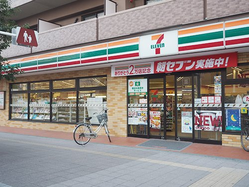 【コンビニエンスストア】セブンイレブン　川口4丁目店まで77ｍ