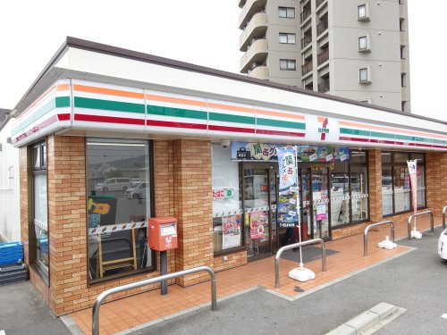 【コンビニエンスストア】セブンイレブン　橿原南八木町1丁目店まで179ｍ