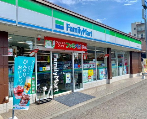 【コンビニエンスストア】ファミリーマート　南大塚駅北口店まで426ｍ