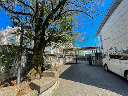 【中学校】新宿区立落合第二中学校まで664ｍ