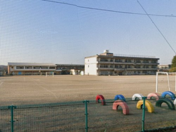 【小学校】寄居町立鉢形小学校まで1310ｍ